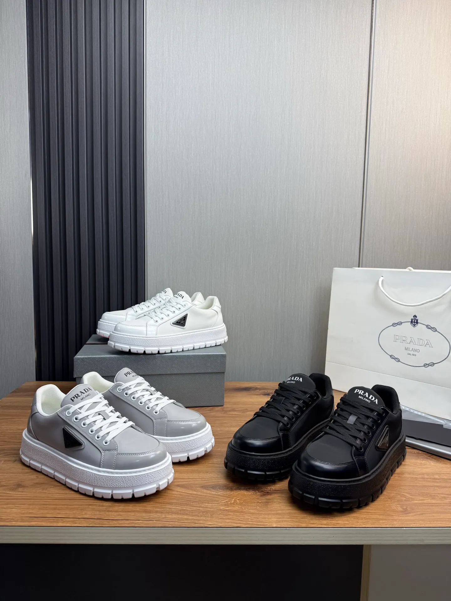Men's shoes 💰580💰 [PRADA] Autumn and winter hot men's shoes shipped 👏Official website synchronized ⬆️Original fly-woven cowhide fabric + cowhide lining, 1⃣️:1⃣️reproduction, original sole, 38-45 (45. Customized, non-refundable)